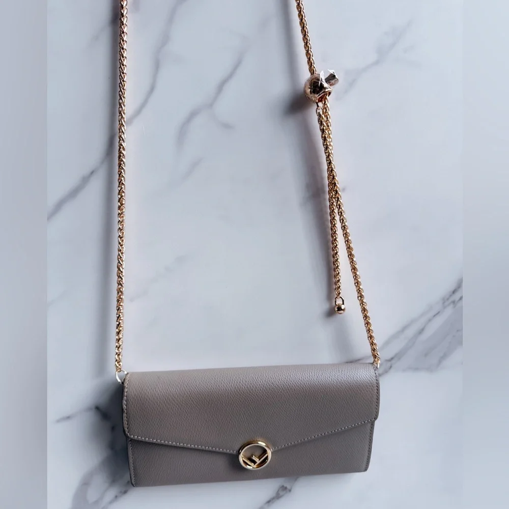 Fendi wallet on chain - Picture 3 of 12
